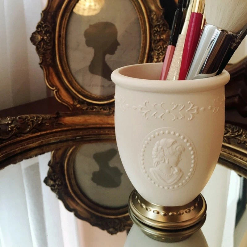 French Retro Makeup Brush Holder – Embossed Portrait Organizer0